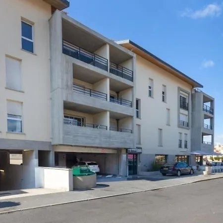 Appartement Superbe Neuf à Deux Pas De La Avec Balcon Et Parking Privé à - Fr-1-239-387