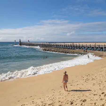 Appartement Superbe Neuf à Deux Pas De La Avec Balcon Et Parking Privé à - Fr-1-239-387 Capbreton